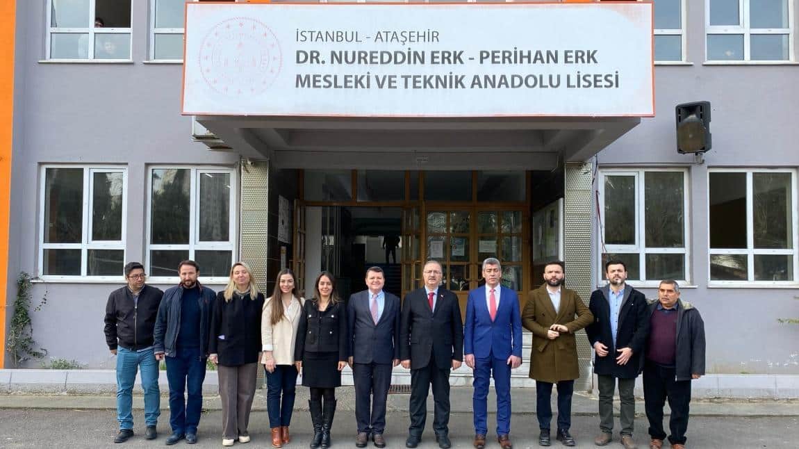 Ataşehir kaymakamı Bekir DINKIRCI ve İlçe Milli egitim Muduru İsmail YILDIRIM okulumuzu ziyaret ettiler